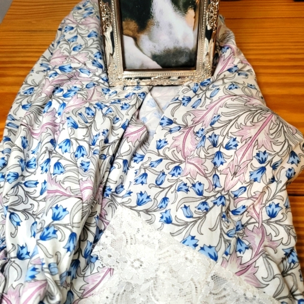 Floral Garden Robe - Picture 6 of 6
